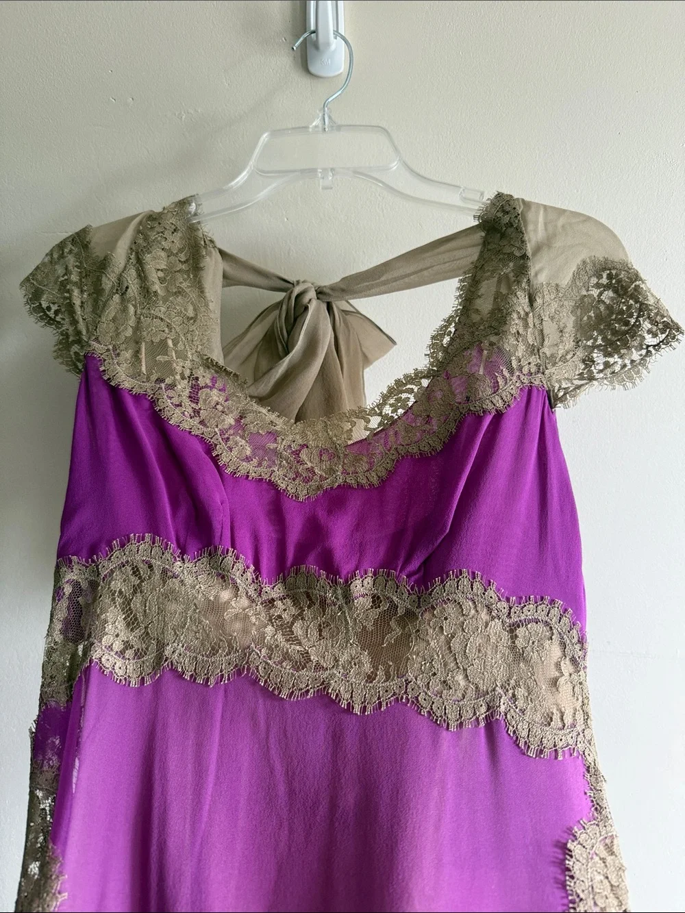Alberta Ferretti Fuchsia silk with Neutral Lace Trim - Picture 6 of 9